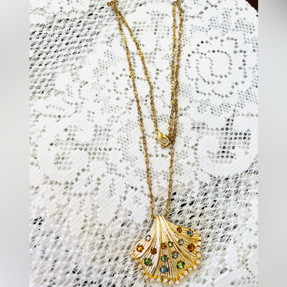 Ivana Trump, RIP, (1st ex-wife) Shell Vintage pendant:necklace:brooch